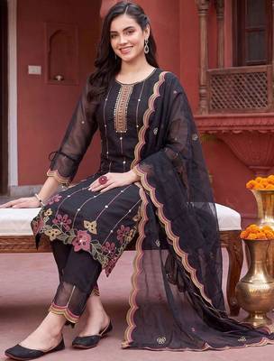 women floral embroidered regular thread work kurta with trousers & with dupatta 1