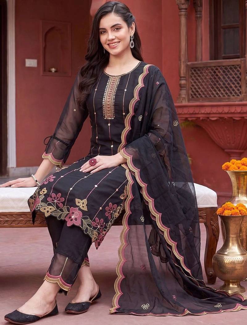 women floral embroidered regular thread work kurta with trousers & with dupatta