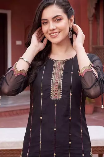 women floral embroidered regular thread work kurta with trousers & with dupatta