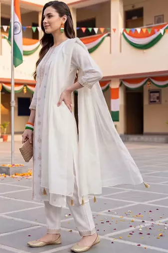 women ethnic motifs embroidered regular kurta with trousers & with dupatta