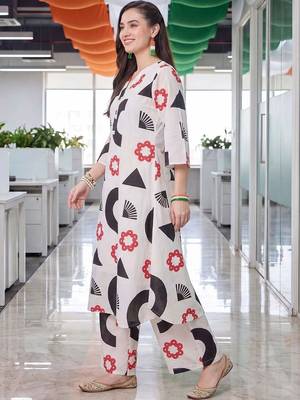 women printed regular cotton kurta with palazzos 4
