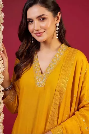 women regular gotta patti kurta with trousers & with dupatta