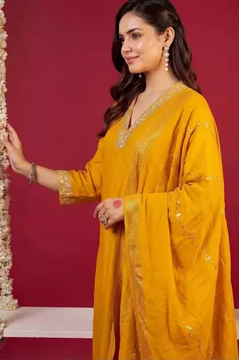 women regular gotta patti kurta with trousers & with dupatta