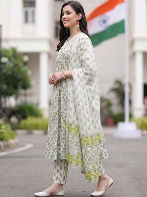 women floral printed empire cotton kurta with trousers & with dupatta 4