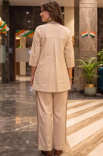 women printed regular kurti with trousers
