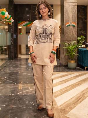 women printed regular kurti with trousers 1