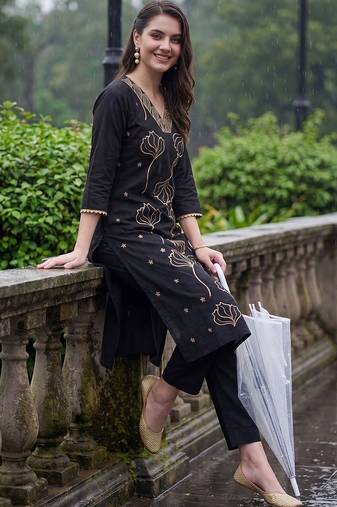 women floral embroidered regular thread work kurta with trousers