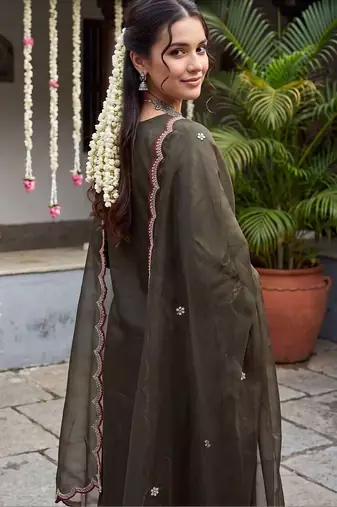 women ethnic motifs regular thread work liva kurta with trousers & with dupatta