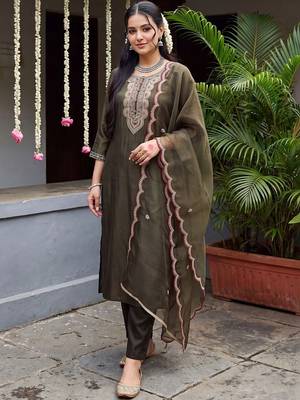 women ethnic motifs regular thread work liva kurta with trousers & with dupatta 6
