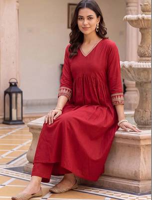 women ethnic motifs empire thread work liva kurta with trousers 1