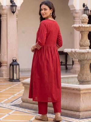 women ethnic motifs empire thread work liva kurta with trousers 3