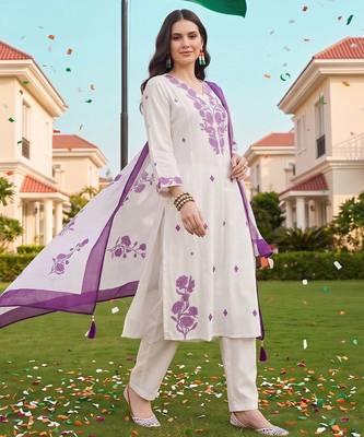women floral embroidered regular thread work kurta with trousers & with dupatta 3