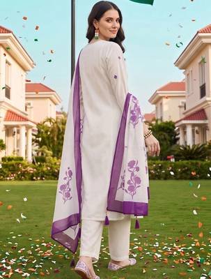 women floral embroidered regular thread work kurta with trousers & with dupatta 4