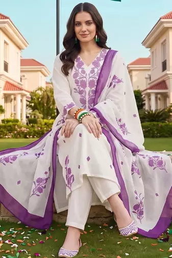 women floral embroidered regular thread work kurta with trousers & with dupatta