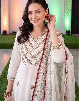 women ethnic motifs embroidered regular thread work cotton kurta with trousers & with dupatta 2