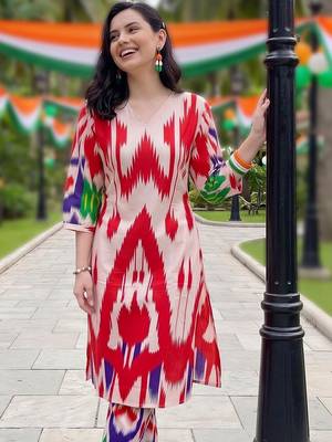 women printed regular cotton kurta with trousers 2