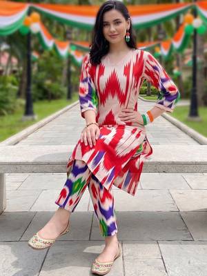 women printed regular cotton kurta with trousers 5