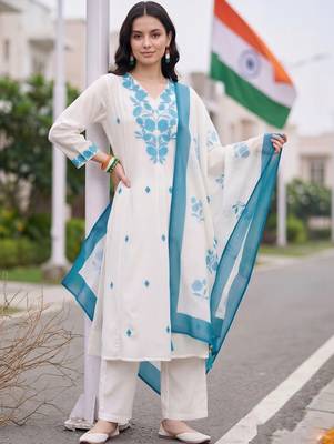 women floral embroidered regular thread work kurta with trousers & with dupatta 1