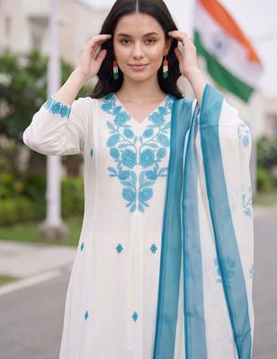 women floral embroidered regular thread work kurta with trousers & with dupatta 2