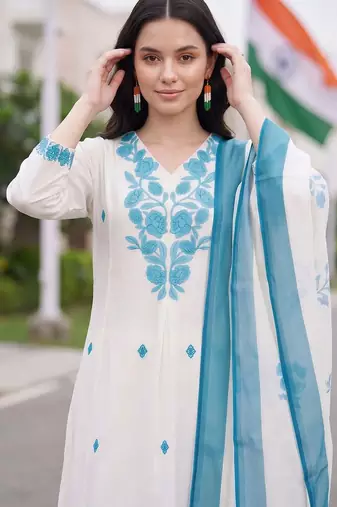women floral embroidered regular thread work kurta with trousers & with dupatta