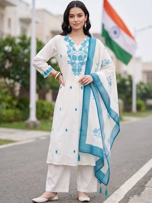 women floral embroidered regular thread work kurta with trousers & with dupatta 6