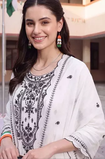 women ethnic motifs embroidered regular thread work cotton kurta with trousers & with dupatta