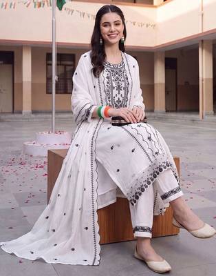 women ethnic motifs embroidered regular thread work cotton kurta with trousers & with dupatta 1