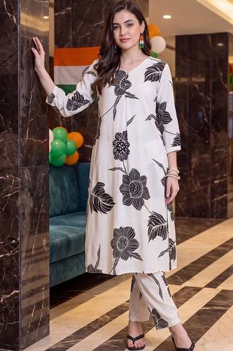 women floral printed regular kurta with trousers