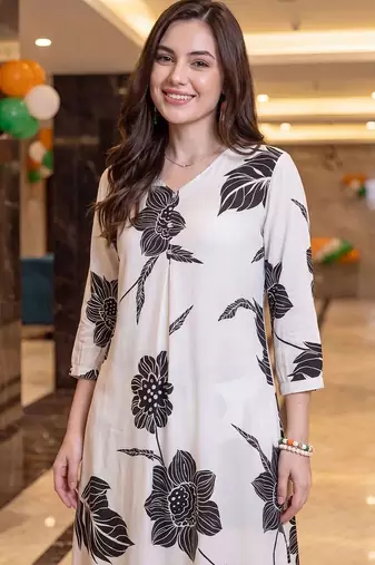 women floral printed regular kurta with trousers