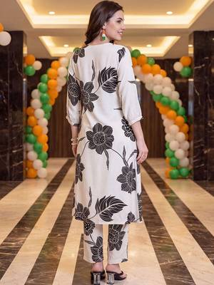 women floral printed regular kurta with trousers 4
