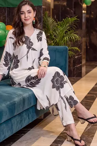 women floral printed regular kurta with trousers