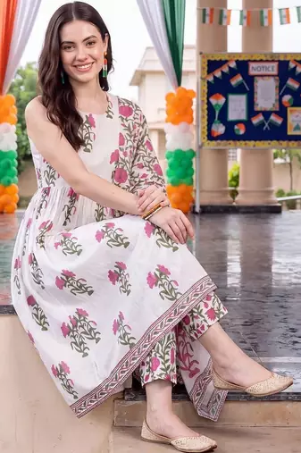 women floral printed empire cotton kurta with trousers & with dupatta