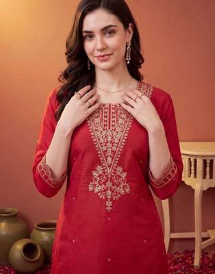 women ethnic motifs embroidered regular thread work kurta with trousers & with dupatta 2