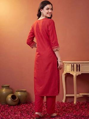 women ethnic motifs embroidered regular thread work kurta with trousers & with dupatta 4