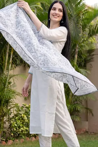 women floral embroidered regular thread work cotton kurta with trousers & with dupatta