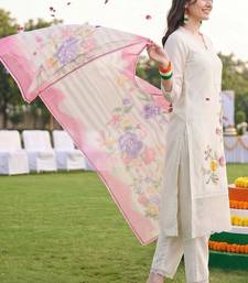 women floral embroidered regular thread work kurta with trousers & with dupatta