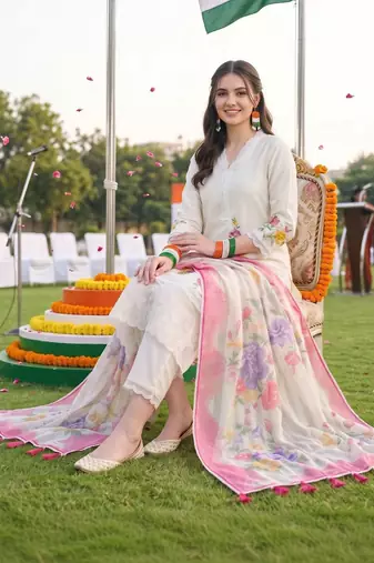 women floral embroidered regular thread work kurta with trousers & with dupatta