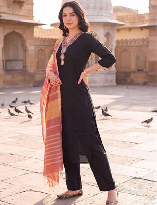 women regular thread work kurta with trousers & with dupatta 3