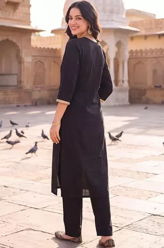 women regular thread work kurta with trousers & with dupatta