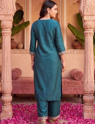 women ethnic motifs embroidered regular thread work liva kurta with trousers 4