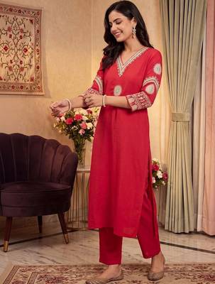 women ethnic motifs embroidered regular thread work kurta with trousers 6