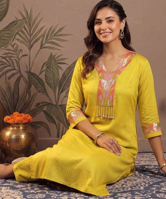women ethnic motifs embroidered regular sequinned kurta with trousers 3