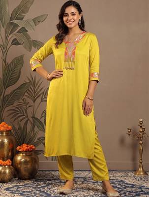 women ethnic motifs embroidered regular sequinned kurta with trousers 1
