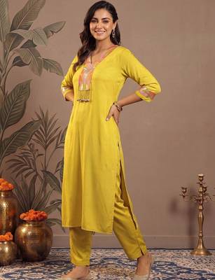 women ethnic motifs embroidered regular sequinned kurta with trousers 6