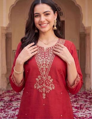 women ethnic motifs embroidered regular thread work kurta 2