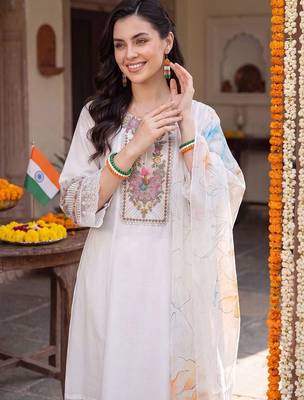 women floral embroidered regular thread work liva kurta with trousers & with dupatta 2