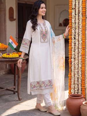 women floral embroidered regular thread work liva kurta with trousers & with dupatta 3