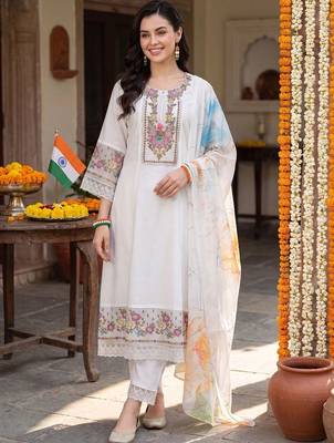 women floral embroidered regular thread work liva kurta with trousers & with dupatta 6