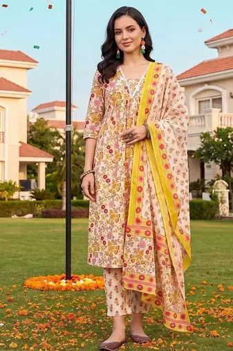 women floral printed regular cotton kurta with trousers & with dupatta