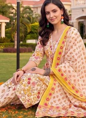 women floral printed regular cotton kurta with trousers & with dupatta 2